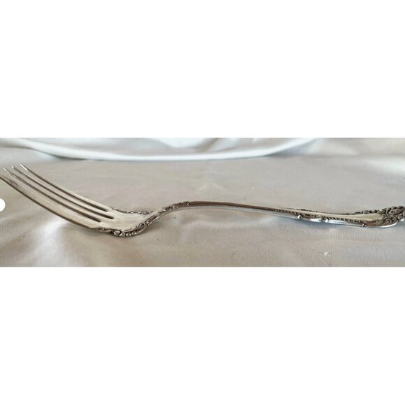 Antique 1898 Wm. A. Rogers “Carlton” Pattern Meat Fork – 8" Ornate Silverplate - Picture 5 of 8